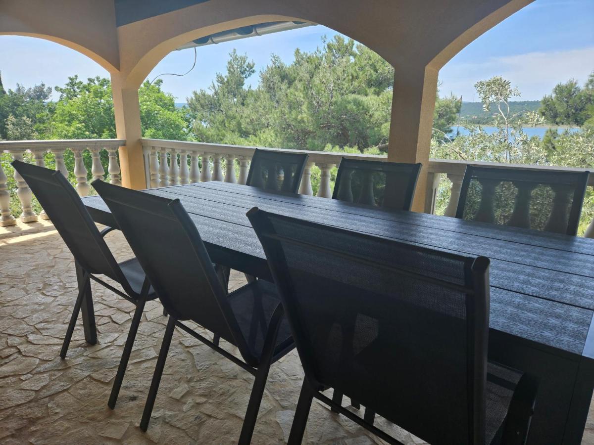 Villa Punta Blava - Beach Front, Ideal For Family Vacation With Kids, Large Terraces With Sea View, Internet, Netflix, No Pets Allowed โอเบรอควาซ ภายนอก รูปภาพ