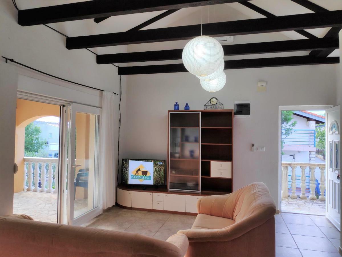 Villa Punta Blava - Beach Front, Ideal For Family Vacation With Kids, Large Terraces With Sea View, Internet, Netflix, No Pets Allowed โอเบรอควาซ ภายนอก รูปภาพ