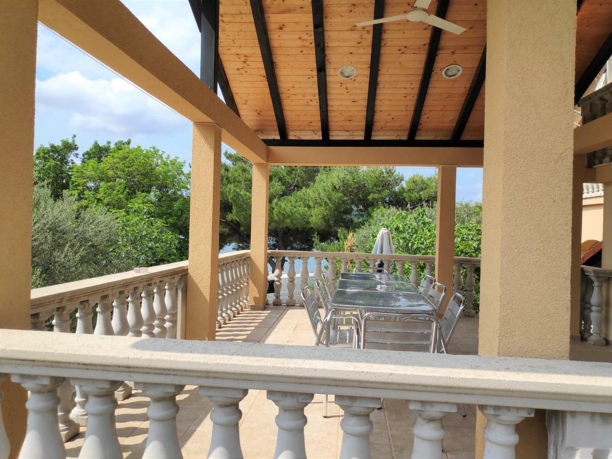 Villa Punta Blava - Beach Front, Ideal For Family Vacation With Kids, Large Terraces With Sea View, Internet, Netflix, No Pets Allowed โอเบรอควาซ ภายนอก รูปภาพ