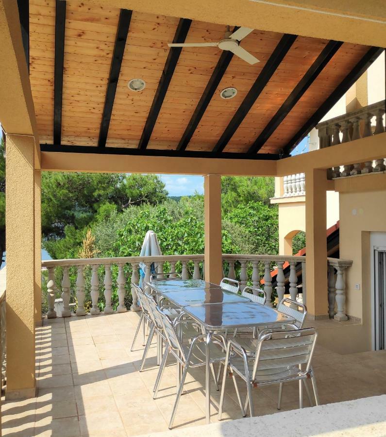 Villa Punta Blava - Beach Front, Ideal For Family Vacation With Kids, Large Terraces With Sea View, Internet, Netflix, No Pets Allowed โอเบรอควาซ ภายนอก รูปภาพ