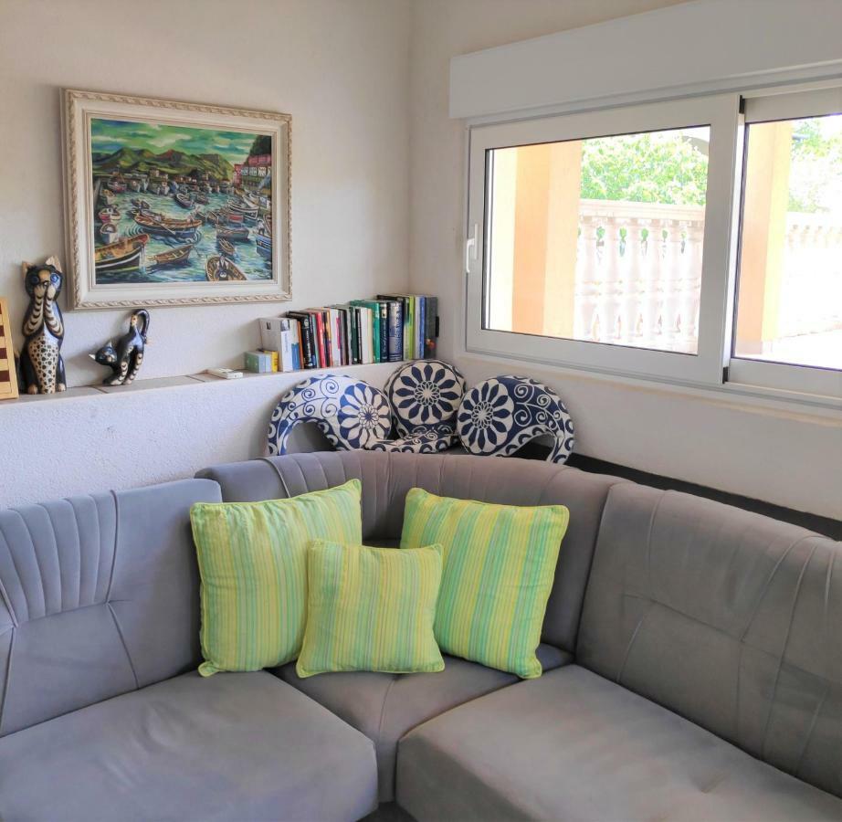 Villa Punta Blava - Beach Front, Ideal For Family Vacation With Kids, Large Terraces With Sea View, Internet, Netflix, No Pets Allowed โอเบรอควาซ ภายนอก รูปภาพ