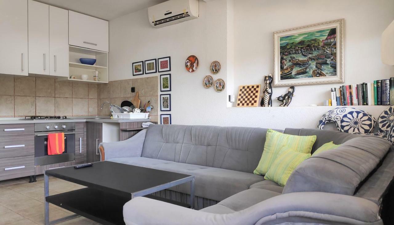 Villa Punta Blava - Beach Front, Ideal For Family Vacation With Kids, Large Terraces With Sea View, Internet, Netflix, No Pets Allowed โอเบรอควาซ ภายนอก รูปภาพ