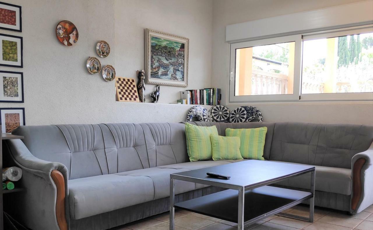 Villa Punta Blava - Beach Front, Ideal For Family Vacation With Kids, Large Terraces With Sea View, Internet, Netflix, No Pets Allowed โอเบรอควาซ ภายนอก รูปภาพ