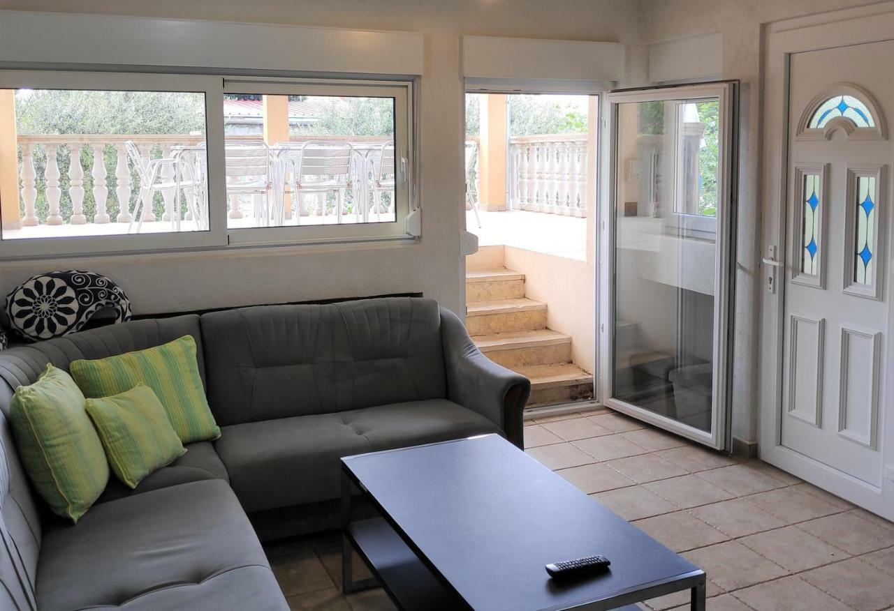 Villa Punta Blava - Beach Front, Ideal For Family Vacation With Kids, Large Terraces With Sea View, Internet, Netflix, No Pets Allowed โอเบรอควาซ ภายนอก รูปภาพ