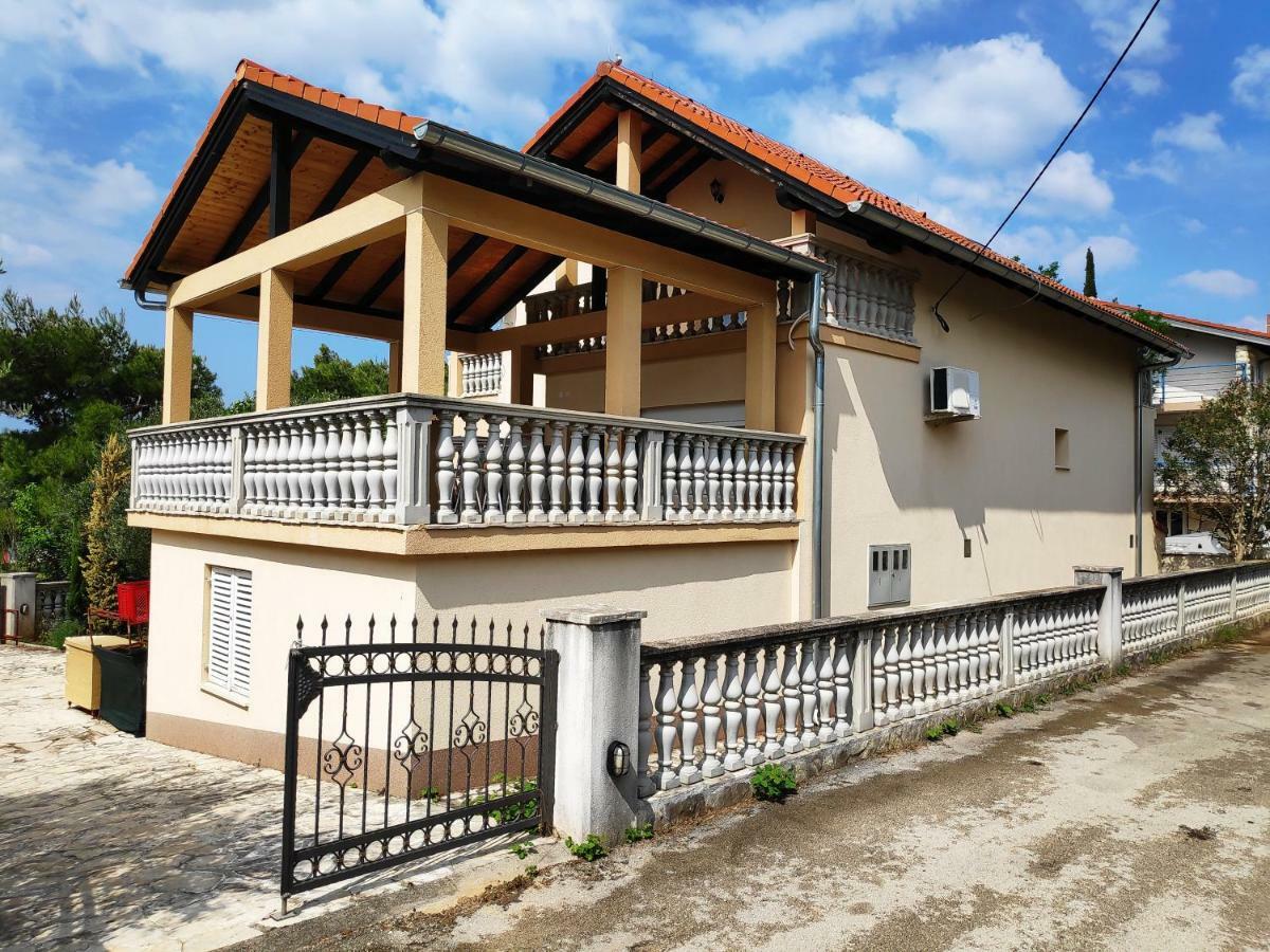 Villa Punta Blava - Beach Front, Ideal For Family Vacation With Kids, Large Terraces With Sea View, Internet, Netflix, No Pets Allowed โอเบรอควาซ ภายนอก รูปภาพ