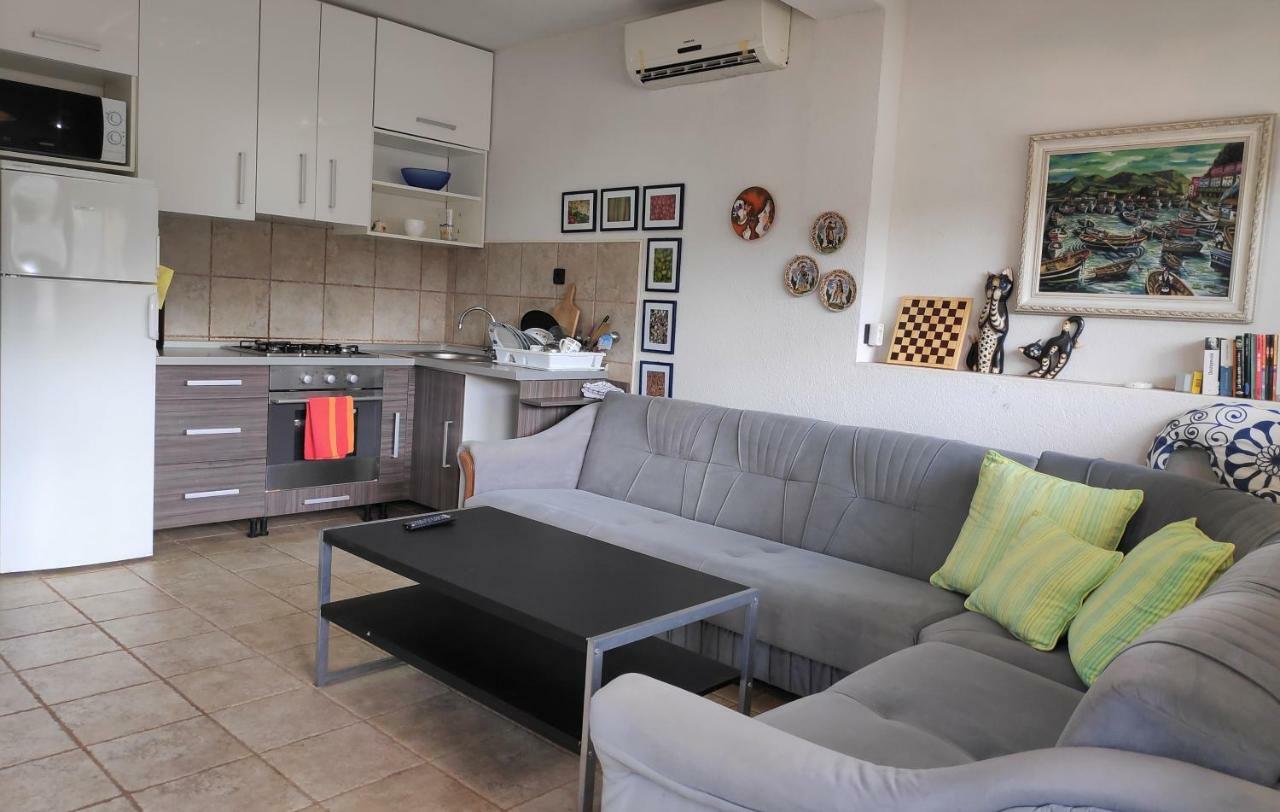 Villa Punta Blava - Beach Front, Ideal For Family Vacation With Kids, Large Terraces With Sea View, Internet, Netflix, No Pets Allowed โอเบรอควาซ ภายนอก รูปภาพ